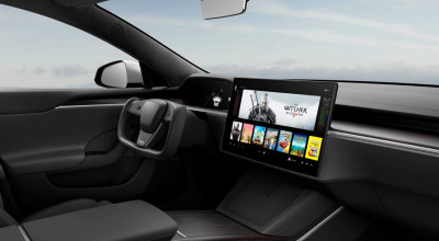 Tesla Model S Facelift Steering Wheel's Safety Is Under Investigation - Photo