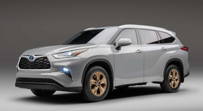2022 Toyota Highlander IS A Hybrid With Bronze Accents  - Photo