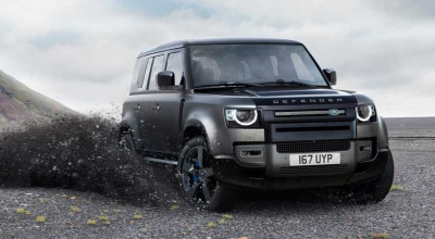2023 Land Rover <span style='background: #ff0000'>Defender</span> SVR Kicks In With 600+HP - Photo