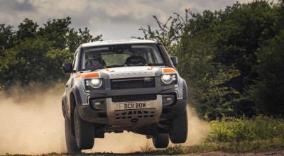 Bowler and Land Rover Defender 90 Rally Car Is Ready For The Game - Photo