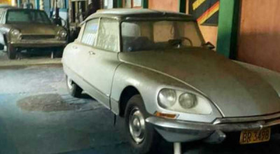 Teenagers Accidentally Discover An Entire Museum Of Classic Cars! - Photo