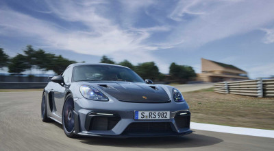 2022 Porsche 718 GT4 RS Is The Most Aggressive Cayman Yet - Photo