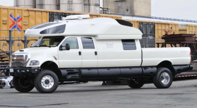 Ford F-750 RV's Enormous Bed Can Carry 8,000 Pounds - Photo