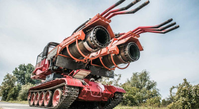 With Twin Jet Engines, This Ominous Big Wind Tank Battles Huge Fires - Photo