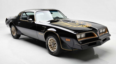 Burt Reynolds' 1977 Pontiac Firebird Trans Am SE Is Auctioned Off - Photo