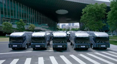 Robosweeper Is A Self-<span style='background: #ff0000'>Driving</span> Electric Vehicle That Cleans And Sanitizes Public Streets - Photo