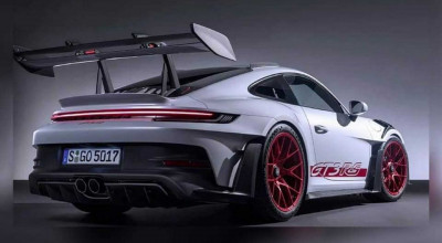 The 2023 Porsche 911 GT3 RS Features Extensive Aerodynamic Components - Photo