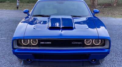 1968 Charger Made Entirely Of Carbon Fiber Blends Perfectly With 2022 Challenger Hellcat - Photo