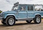 This Restored Land Rover Defender Sports A Porsche-Inspired Colour Scheme - Photo