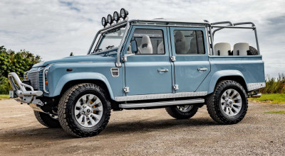 This Restored Land Rover Defender Sports A Porsche-Inspired Colour Scheme - Photo
