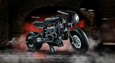 Here Is The <span style='background: #ff0000'>Batman</span> LEGO Technic Batcycle - Photo