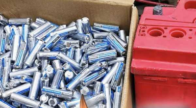 Russian Men Demonstrate How To Use Batteries To Start An Internal Combustion Vehicle - Photo