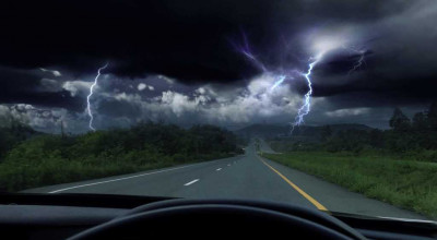Navigating the Storm: Tips for Driving in Extreme Weather Conditions - Photo