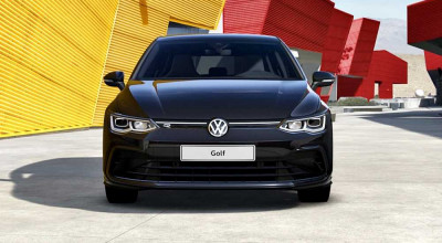 Volkswagen Golf Black Edition: A Nighttime Marvel on Wheels - Photo