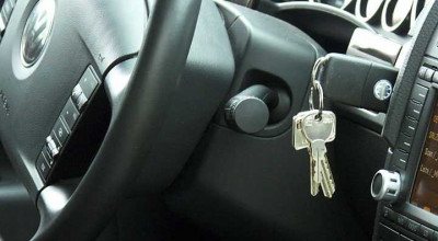 Unlocking Solutions: A Comprehensive Guide to Freeing a Stuck Key from Your Ignition - Photo
