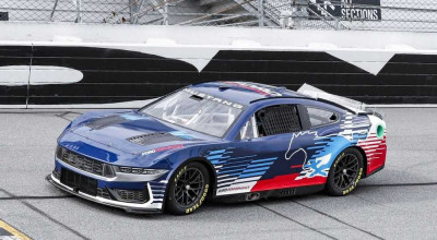 2024 Ford Mustang Dark Horse: A New Icon in the NASCAR Cup Series - Photo