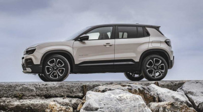 Jeep Unveils the Avenger e-Hybrid: Experience Freedom with the Open-Air Sky Roof - Photo