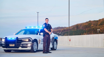 Wheels of Justice: How <span style='background: #ff0000'>Car</span>s Reshaped American Law - Photo