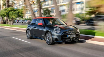 Mini Cooper SE Gets A Visual Boost With JCW Trim - Photo