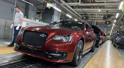 Farewell to the Iconic Chrysler 300C: A Hemi V8 Legend - Photo