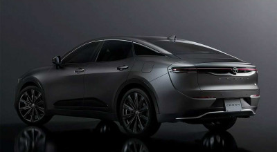 Toyota Crown's Chic New Look: The Limited Edition 'Matte Metal' - Photo