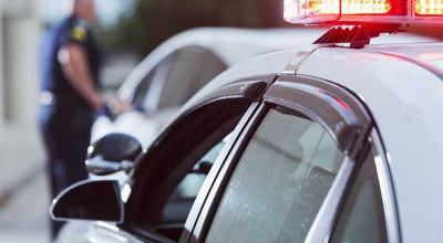 Blue Light Etiquette: Navigating Police Stops with Ease - Photo