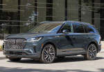 2025 Lincoln Aviator: Upgraded Looks, Enhanced Tech, Higher Price Tag - Photo