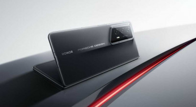 Porsche Design And Honor Introduce Exclusive Magic V2 RSR Smartphone Collaboration - Photo