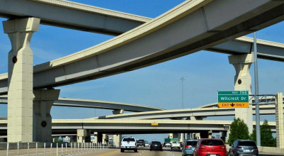 Highway vs. Freeway: Navigating the Fast Lane of Road Types - Photo