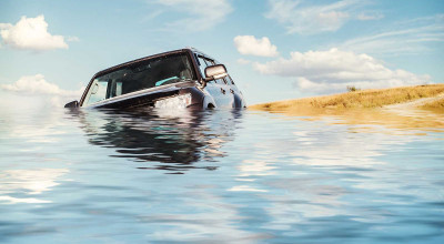 How to Escape a Sinking Car: Essential Safety Tips - Photo