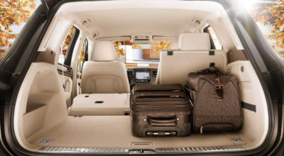 Choosing the Perfect Leather Seat Color for Your Car: Black vs. White - Photo