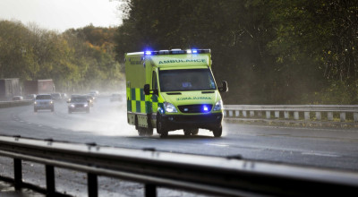Flashing Lights, Don't Panic! How to Handle Emergency Vehicles Like a Pro - Photo