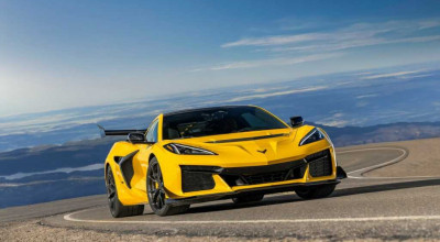 New 2025 Corvette ZR1 Surpasses Bugatti Veyron With 1,064 HP And 828 lb-ft Of Torque - Photo
