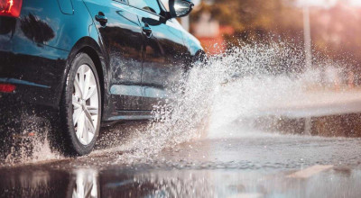 Mastering Wet Roads: How to Safely Handle Hydroplaning - Photo