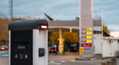 Transforming Gas Stations: Adapting to the Electric Vehicle Boom - Photo