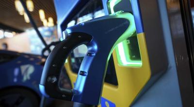 Unlock Big Savings: Top Plug-In Hybrids Eligible for Federal Tax Credits in 2024! - Photo