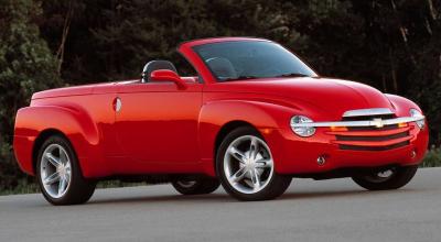 Chevrolet SSR: A Bold Experiment in Retro-Futuristic Pickup Design - Photo