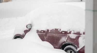 Conquer Winter Roads: Essential Tips for Unsticking Your Snow-Bound Car - Photo
