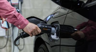 EV Power Outages: What Happens & How to Prepare - Photo