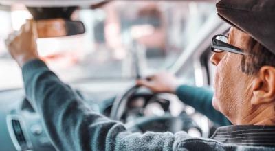 Generation Gap in Car <span style='background: #ff0000'>Technology</span>: Young vs. Old Drivers' Preferences - Photo