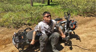 How to Pick Up a Dropped Motorcycle Without Hurting Yourself - Photo