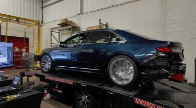 Ford V-10 Makes A Classic Lincoln Continental Roar With Nearly 500 Horsepower - Photo
