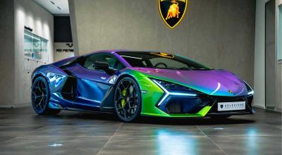 This Lamborghini Revuelto Wears A Factory Paint That Shifts Like A Chameleon - Photo
