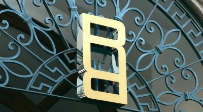 Range Rover Introduces Minimalist 'RR' Logo For Next-Gen Models - Photo