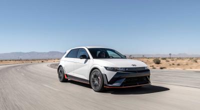 Electric Cars & Motion Sickness: Why EVs Make Passengers Queasy - Photo