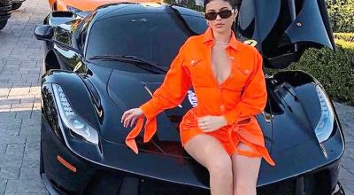 Stars Driving Normal Cars: Mark Zuckerberg's Honda Fit & Leo's Prius - Photo