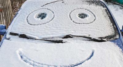 Should You Lift Someone Else’s Windshield Wipers Before Snow? - Photo