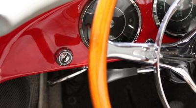 That Weird Porsche Ignition Isn’t Random. It’s One of the Brand’s Best Little Quirks. - Photo