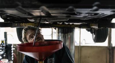 5 Oil Change Mistakes That Are Secretly Destroying Your Engine (And How to Fix Them Today) - Photo