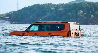 This Chinese SUV Can Literally Drive Into Water and Keep Going - Photo